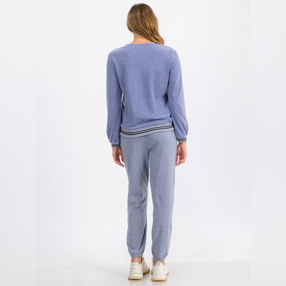 020. WOMEN'S LONG SLEEVE TRIM DETAILED PULLOVER SWEATER - Picture 5 of 5